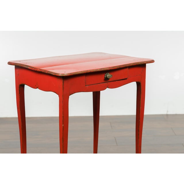 French French 1820s Restauration Period Red Side Table with Serpentine Top and Drawer For Sale - Image 3 of 12
