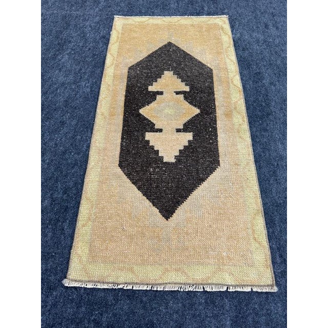 Turkish Yastik Rug 1'6" x 3'1" For Sale - Image 4 of 5