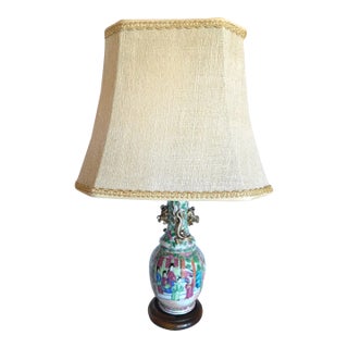 Vintage Chinoiserie Famille Rose Chinese Porcelain Asian Table Lamp, Dark Wooden Base For Sale