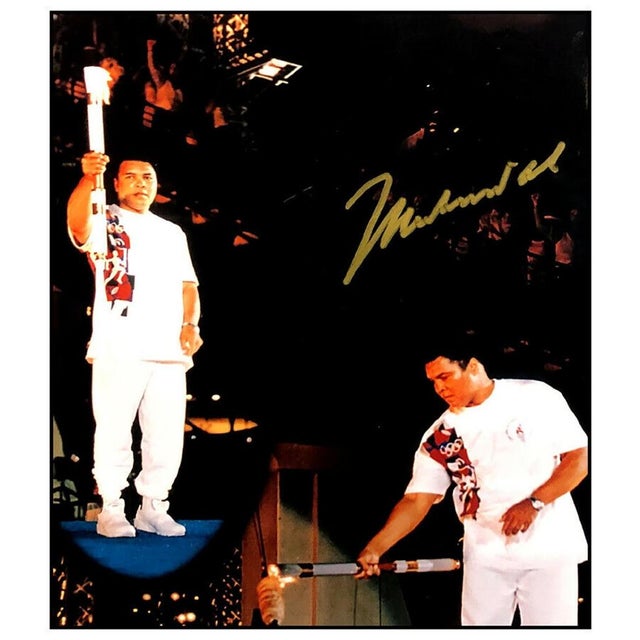 Realism Mid 20th Century Muhammad Ali Signed Photograph, Muhammad Ali For Sale - Image 3 of 6