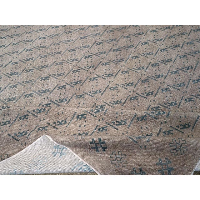 Galerie Shabab Collection Mid-20th Century Turkish Anatolian Room Size Carpet For Sale - Image 9 of 10