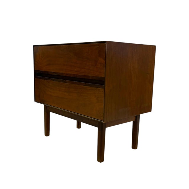 1970s Vintage Mid-Century Modern Walnut-Toned Accent Table With Two Dovetail Drawers For Sale - Image 5 of 10