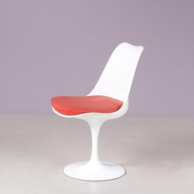This elegant set of six dining chairs was designed by Eero Saarinen and produced by Knoll International in the USA during...