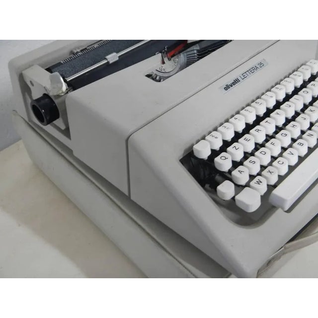 Mario Bellini Typwriter by Mario Bellini for Olivetti Synthesis, 1974 For Sale - Image 4 of 11