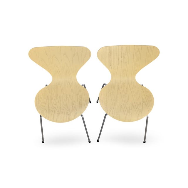 We are offering a beautiful set of two vintage chairs from the renowned Danish manufacturer Fritz Hansen for sale....