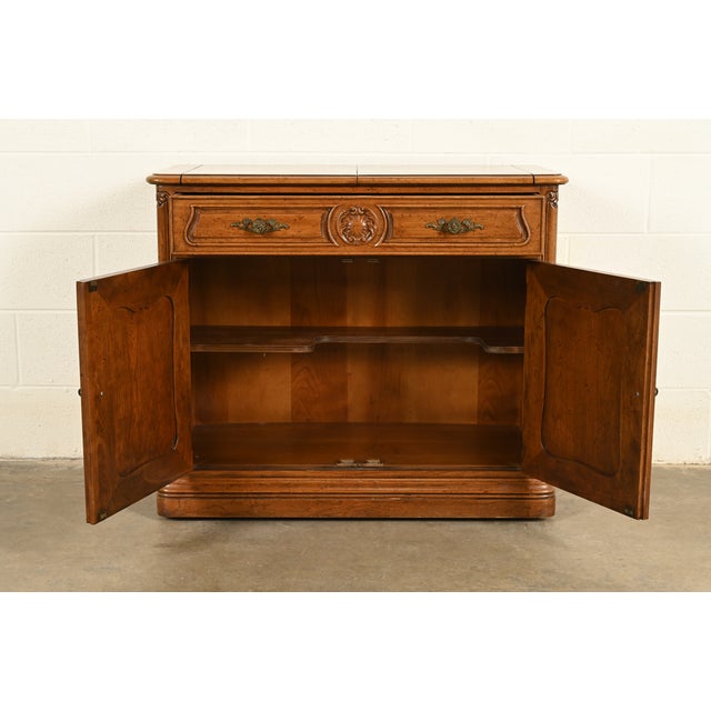 Wood Henredon French Provincial Louis XV Carved Walnut Flip Top Buffet Server or Bar Cabinet, Circa 1970s For Sale - Image 7 of 17
