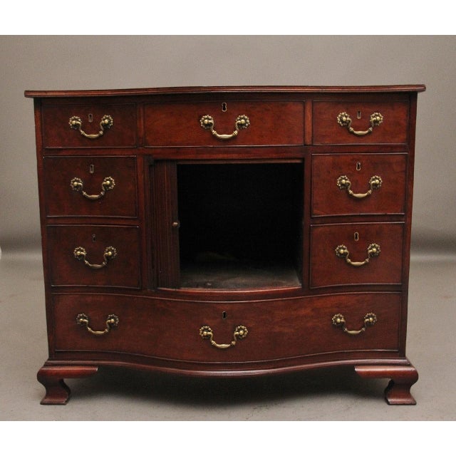 Early 19th Century Mahogany Chest of Drawers, 1810 For Sale - Image 12 of 14