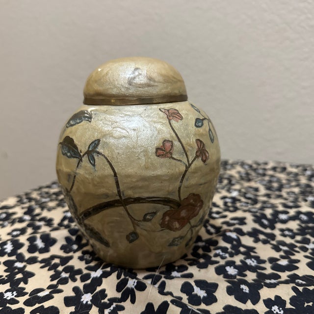 1970s Vintage Hand-Painted Cloisonné Brass Ginger Jar With Floral Enamel For Sale - Image 5 of 7