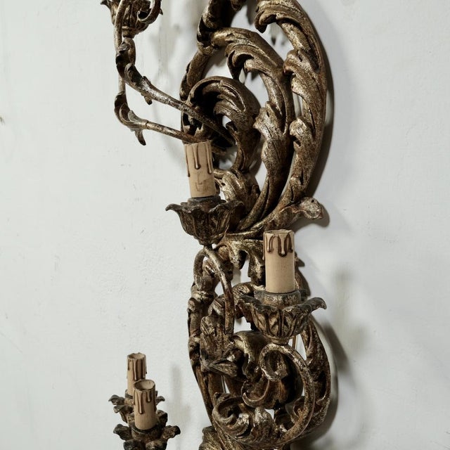 Large Baroque Wall Lamp in Golden Carved Wood, 1940s For Sale - Image 4 of 16