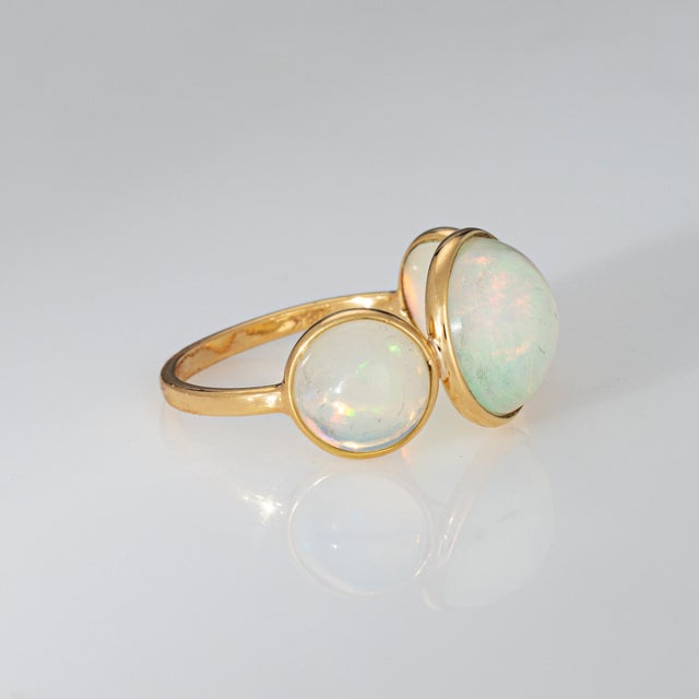 Contemporary 3 Stone Opal Ring Estate 18k Yellow Gold Sz 7 Fine Cocktail Estate Jewelry For Sale - Image 3 of 7
