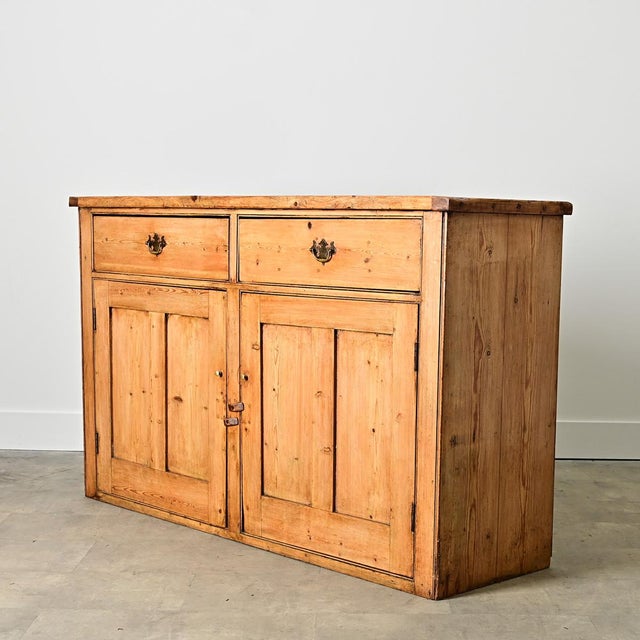 English 19th Century Pine Buffet-Dresser For Sale In Baton Rouge - Image 6 of 11