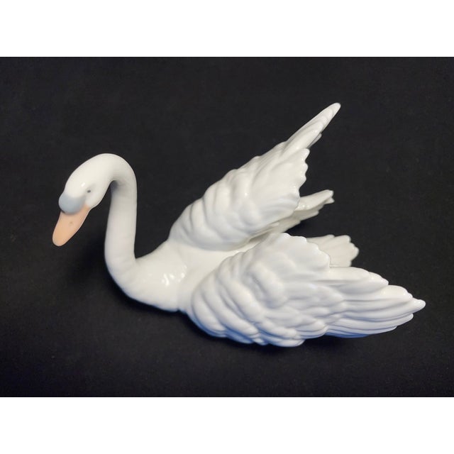 Mid-Century Modern Vintage MCM Lladro White Swan Figurine #6175 Made in Spain For Sale - Image 3 of 5