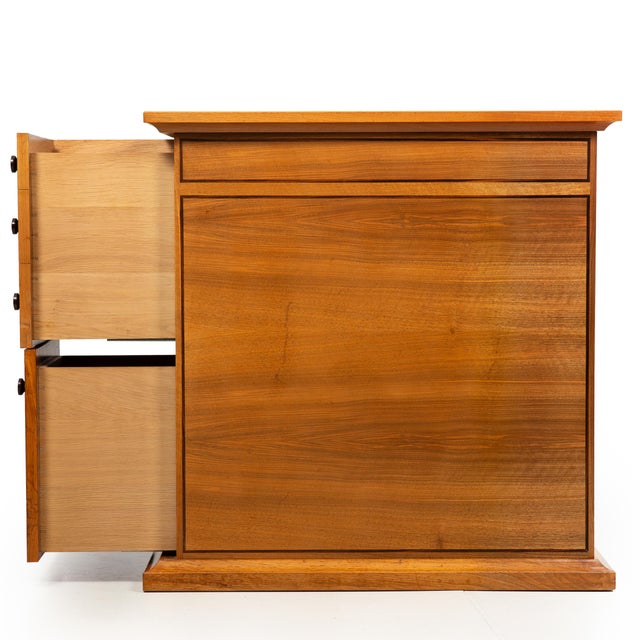 David Linley Very Fine English Walnut and Ebony Pedestal Desk by David Linley For Sale - Image 4 of 14