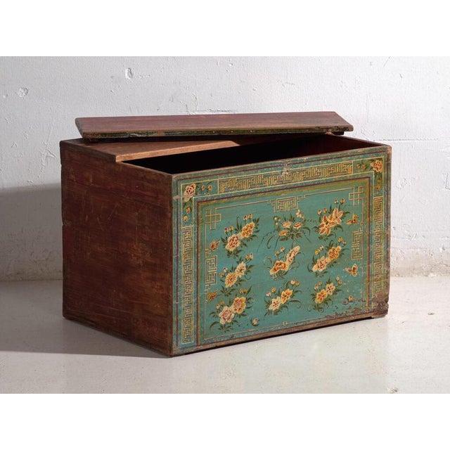 Antique Chinese Pine Trunk from Amaru, Dongbei For Sale - Image 4 of 11