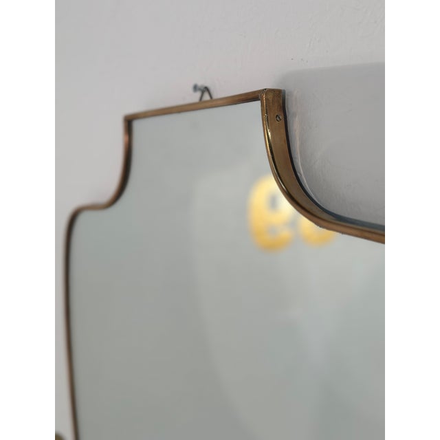 The Vintage Unique Brass Wall Mirror from the 1970s is a striking decor piece featuring a brass frame with intricate...