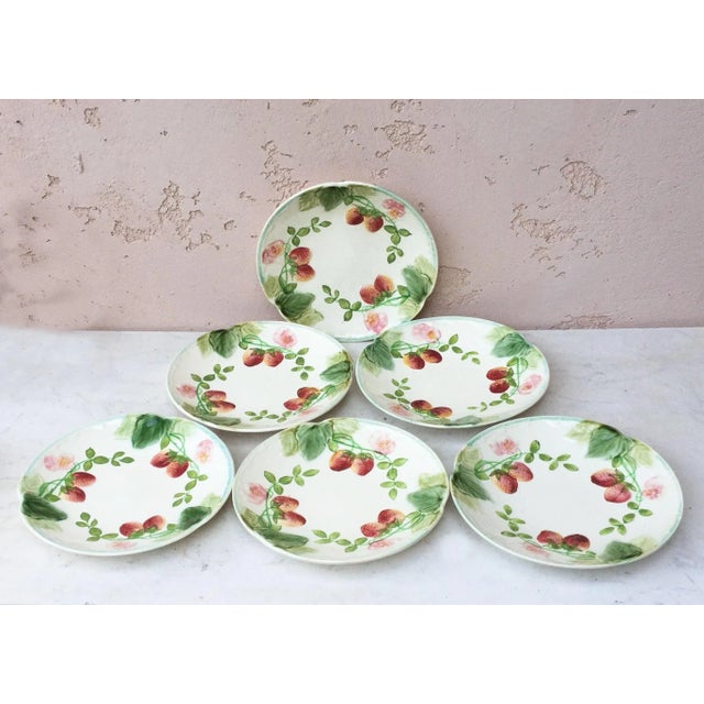 Late 19th Century Majolica Strawberries Plate Choisy Le Roi For Sale - Image 4 of 5