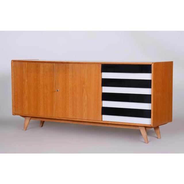 1950s Mid-Century Oak Sideboard attributed to Jiří Jiroutek for Interiér Praha, 1950s For Sale - Image 5 of 9