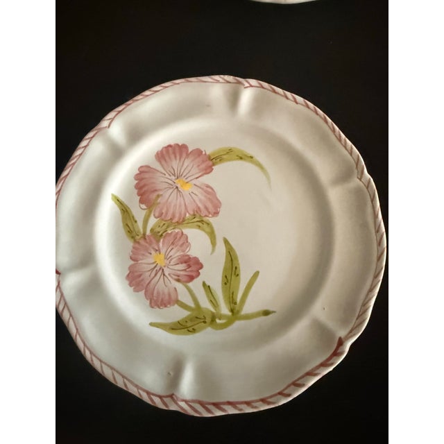 Vintage Hand Painted Majolica Cantagalli Firenze Italian Plates. Set of 8. Rare. For Sale - Image 4 of 5