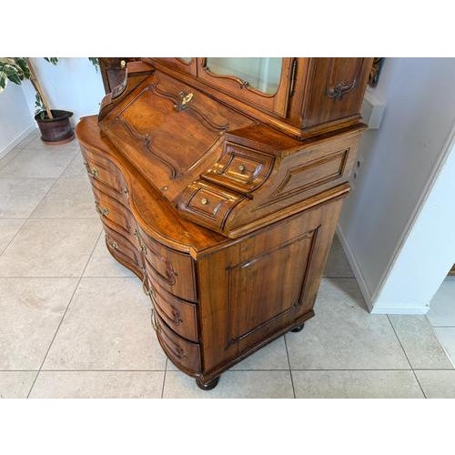 Antique Display Cabinet in Walnut, 1780s For Sale - Image 18 of 18