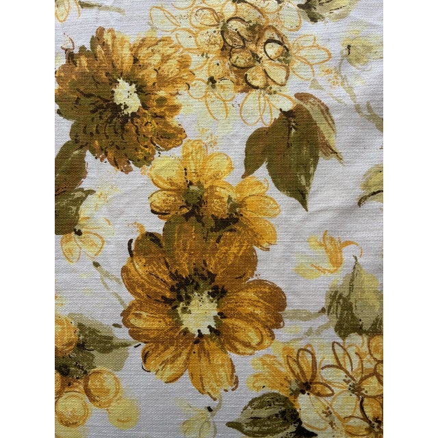 1960s Twin Size Bedspread or Daybed Coverlet For Sale - Image 4 of 8