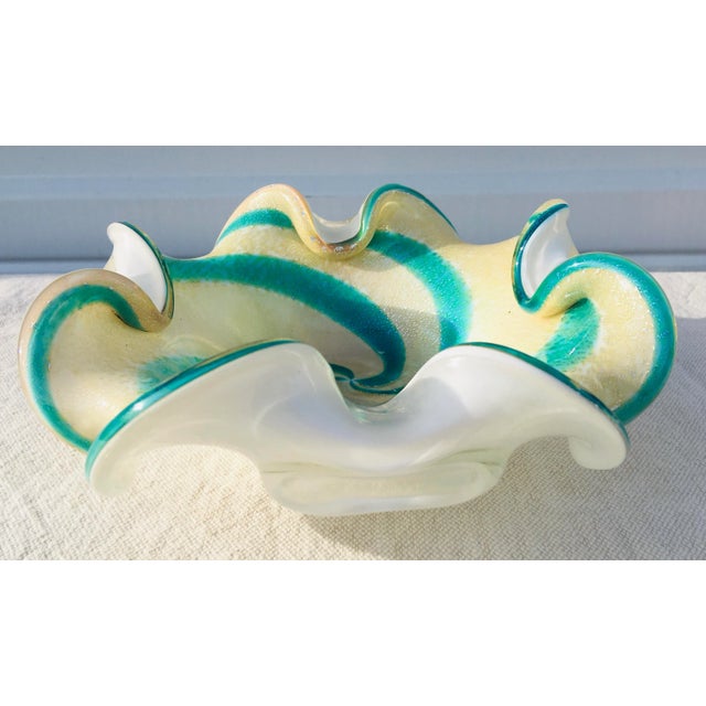 1960s Vintage Alfredo Boggini Marano Green and White Swirled Italian Art Glass Bowl. For Sale - Image 5 of 11