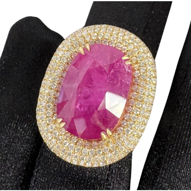 23.61 CTW Mid-Century Burmese Ruby & Diamond 18k Yellow Gold Ring, Size 4 For Sale - Image 11 of 13
