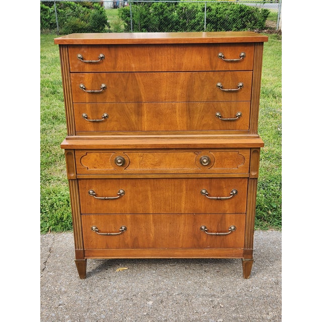 Enhance your space with this Vintage 1940s Stanley Walnut Federal Style Chest of Drawers, a refined blend of elegance and...