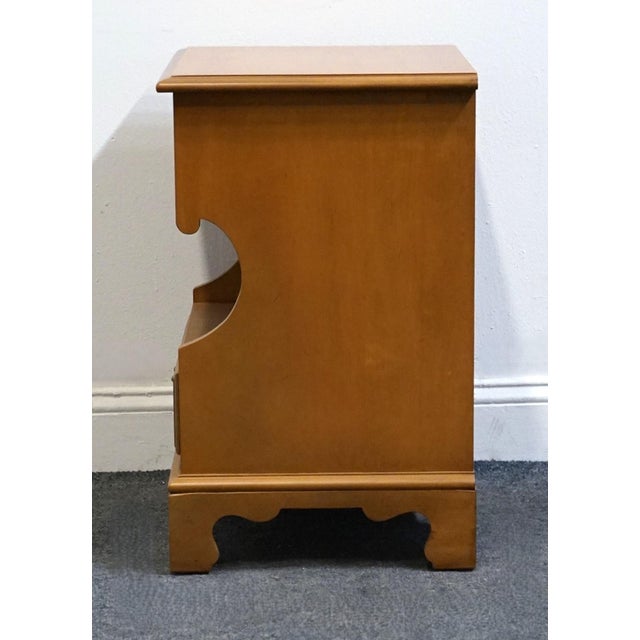 Drexel Furniture Solid Maple Litchfield Colonial Early American Style 20" Open Cabinet Nightstand 608-611-6 For Sale - Image 10 of 13