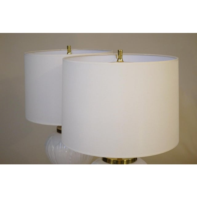 1970s Royal Haeger Hollywood Regency Modern Tulip Ginger Jar Porcelain Brass Table Lamps - a Pair For Sale - Image 10 of 13