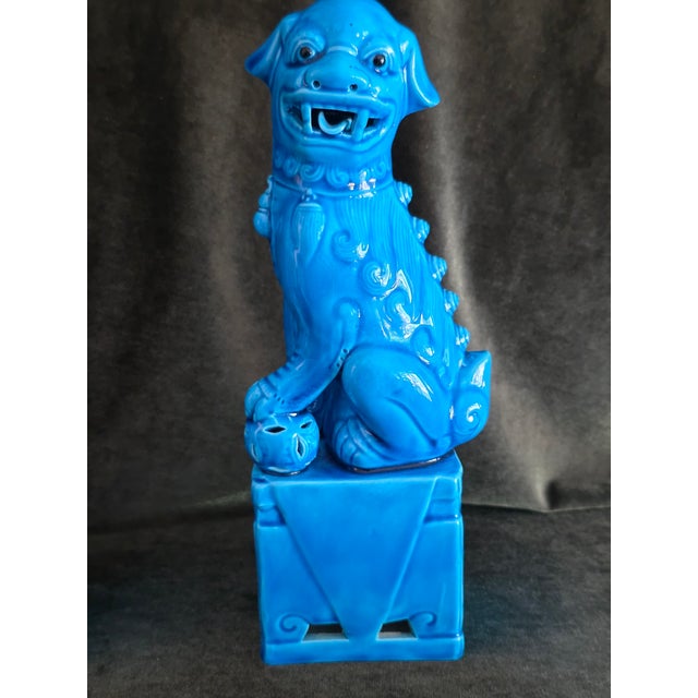 Ceramic Mid-Century Vintage Turquoise Blue Foo Dogs. Matching Pair For Sale - Image 7 of 12