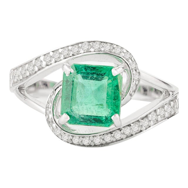 Square Cut Emerald Ring Embellished With Diamond Size 5.5 For Sale