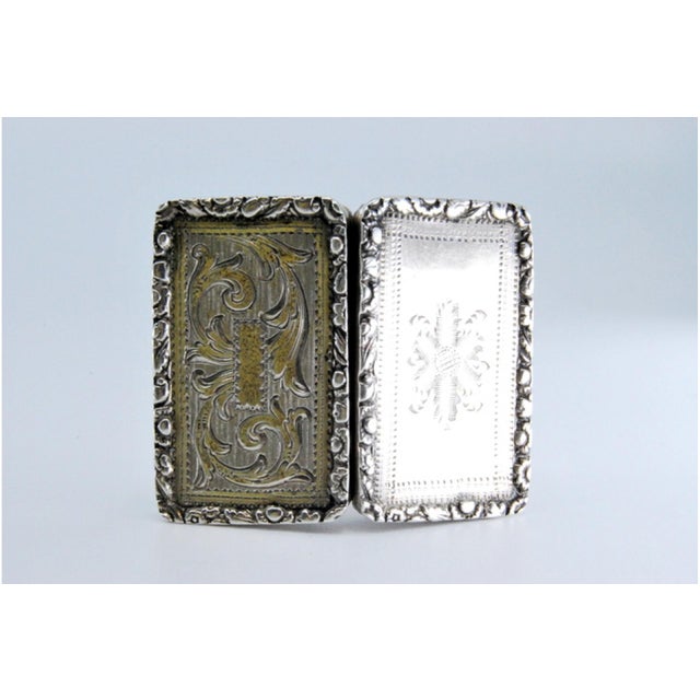 Victorian Book-Shaped Silver and Gold Vinaigrette Box with Lid Reliefs For Sale - Image 3 of 9