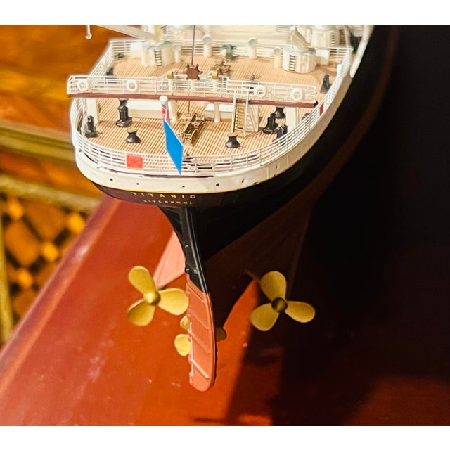 Late 20th Century Late 20th Century r.m.s. Titanic Danbury Mint Collector’s Model Ship in Display Case – Museum Quality Detail For Sale - Image 5 of 12