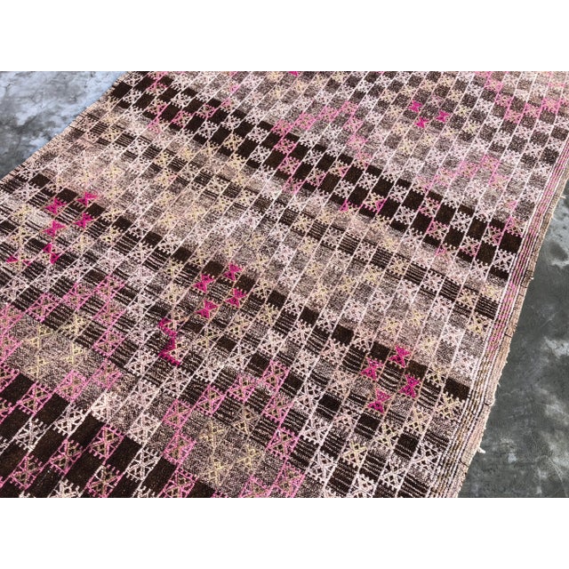 Art Deco 1960s Vintage Turkish Floral Kilim Rug - 5′4″ × 9′4″ For Sale - Image 3 of 9