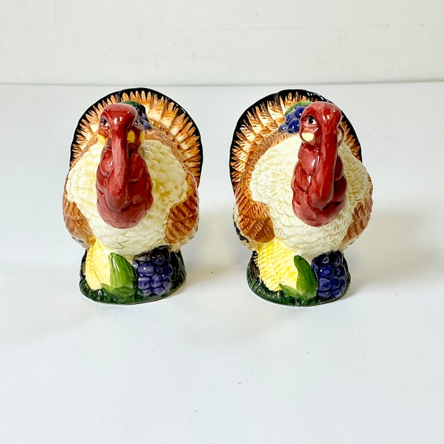 1960s Mid-Century Americana Boho Chic Thanksgiving Colorful Turkey Salt and Pepper Shakers - A Pair For Sale - Image 10 of 11