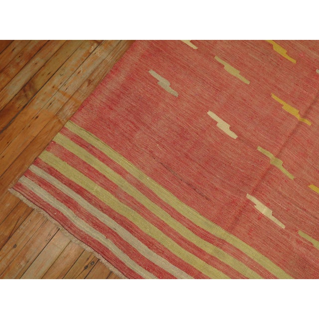 Melon Red Vintage Turkish Kilim Room Size Rug For Sale In New York - Image 6 of 6