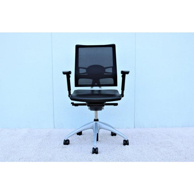 The Open Up chair is a fully adjustable ergonomic office task chair. Features a sleek modern look with a slim contoured...