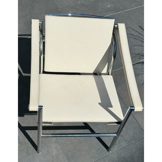 White Leather LC1 Basculant Chair by Le Corbusier, Pierre Jeanneret & Charlotte Perriand for Cassina, 1970s For Sale - Image 10 of 13