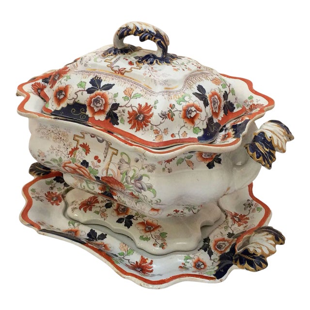 English Ironstone Tureen with Lid and Under-Tray from the Early 19th Century For Sale