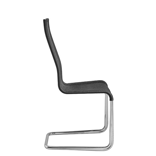 Original Bauhaus chair with chromed steel structure. The reference version presents the session in synthetic moon black...