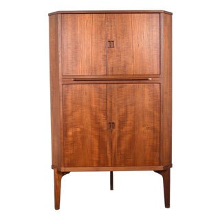 Mid 20th Century Borup Møbelfabrik "Bm207" Teak Corner Unit / Bar With Pullout Tray For Sale