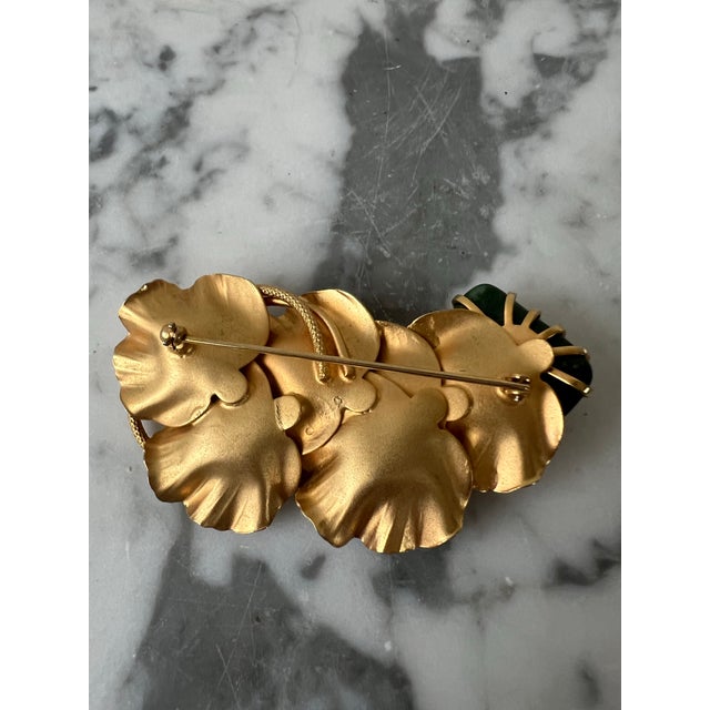 Mid 20th Century Jade & Goldtone Ginko Leaf Brooch For Sale - Image 5 of 5