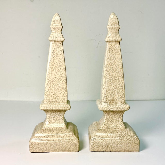 Hollywood Regency 1980s Vintage Boho Chic Hollywood Regency Crackle Finish Ceramic Obelisk - A Pair. For Sale - Image 3 of 12