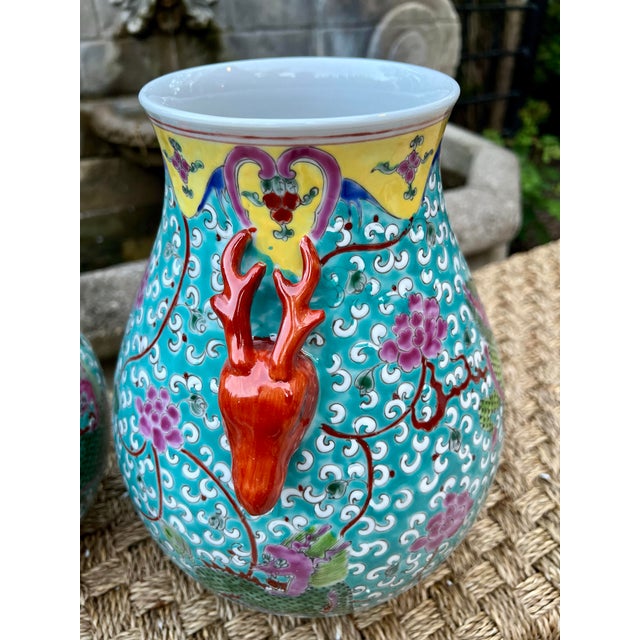 Chinoiserie Pair of Hand-Painted Turquoise Porcelain Qilin Vases With Figural Deer Handles – Jingdezhen – Sculptural Chinese Export Style For Sale - Image 3 of 10