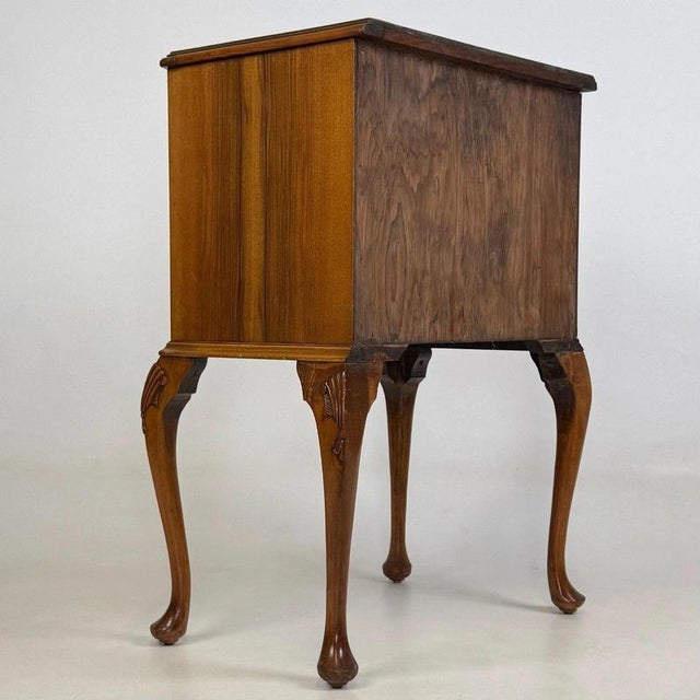 2000 - 2009 20th Century English Figured Walnut Chest of Drawers For Sale - Image 5 of 13