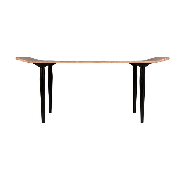 Very nice, tapered legs that can be unscrewed. The top has curved ends. I have official proof of authenticity such as...