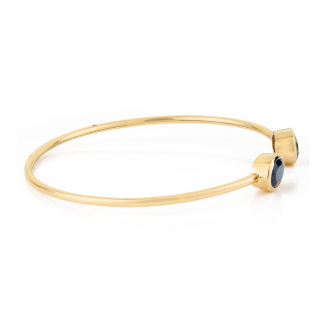 Metal 3.08 Carat Blue Sapphire Open Cuff Bangle Bracelet in 14k Yellow Gold For Sale - Image 7 of 16