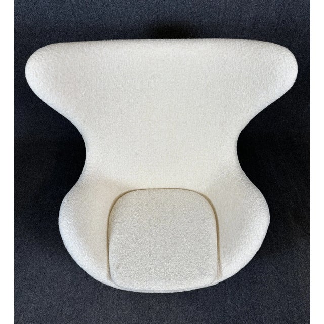 Textile Vintage Danish Modern Egg Chair in Bouclé by Arne Jacobsen for Fritz Hansen For Sale - Image 7 of 12