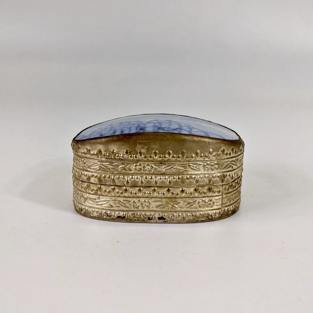 19th Century Blue and White Porcelain Box For Sale - Image 4 of 8