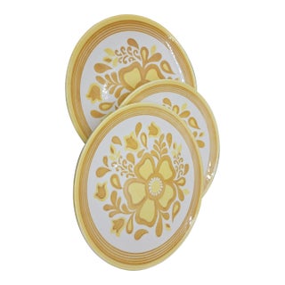 Royal China Cavalier Ironstone Damsel 4 10" Dinner Plates Usa Yellow Cream. Set of Three For Sale